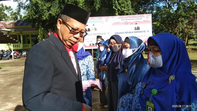 
 HUT RI Ke 75, 10 ASN Kemenag Halbar Terima Satyalancana