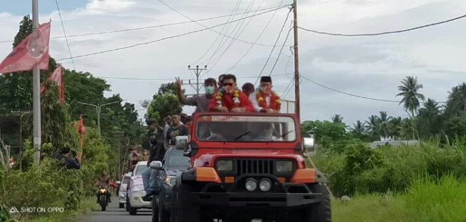 
 Danny-Imran Melambai Tangan Pada Pendukungnya