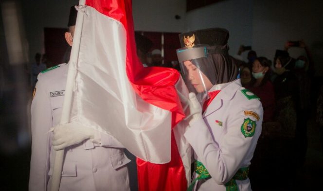 
 Mewakili Bupati, Wakil Bupati Kukuhkan Paskibraka Halbar