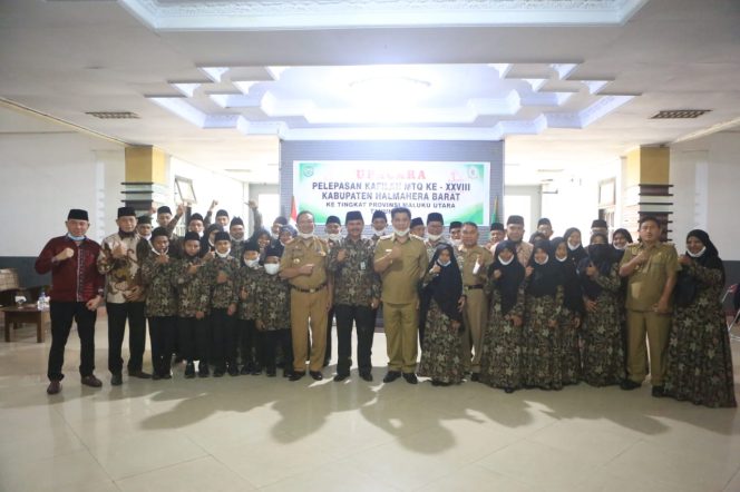 
 Bupati Danny Missy Pose Bersama Kafilah Halmahera Barat