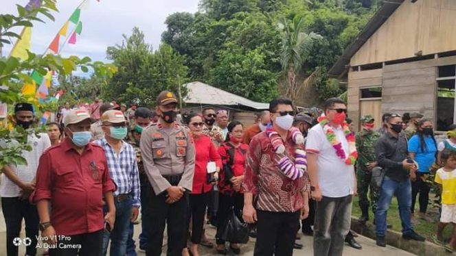 
 Bupati Danny Missy Hadiri Syukuran, Warga “Loteng” Menyambut Dengan Meriah