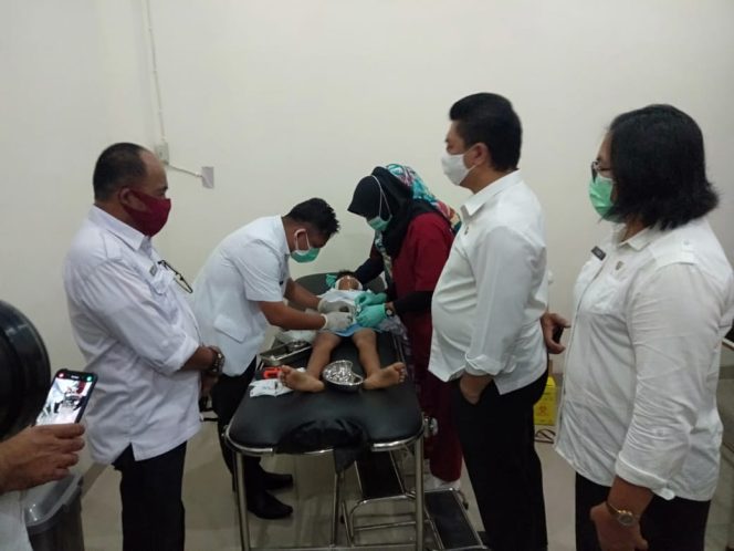 
 Dinkes Halbar Menggelar Sunatan Massal dan Pengobatan Gratis