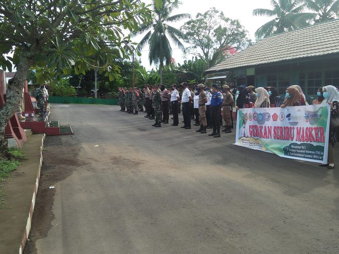 
 Gerakan 1000 Masker, Dinkes Halbar Gandeng TNI-POLRI Bagi-bagi Masker