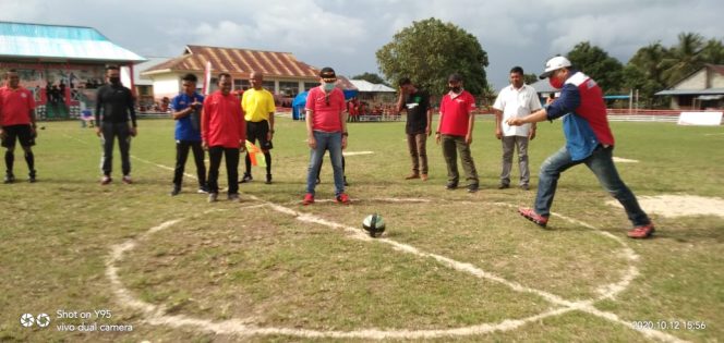 
 Ketua DPR Halbar “Charles R. Gustan” Membuka Tournament Sepak Bola Pemuda Moiso Cup I