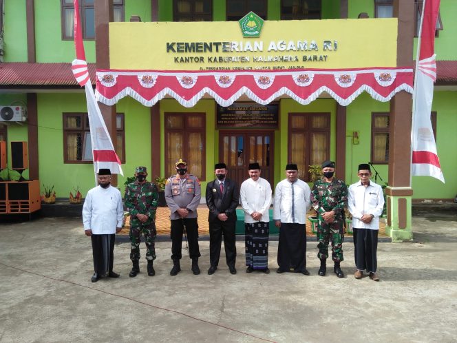 
 Pjs Bupati Halbar Jadi Inspektor Upacara Dalam Hari Santri Nasional
