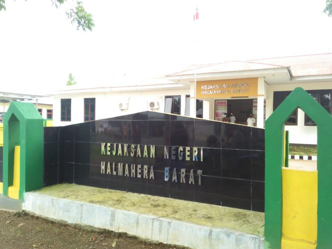 
 Lambat Menangani, Persatuan Masyarakat Desa Bobane-Dano Datangi Kantor Kejari