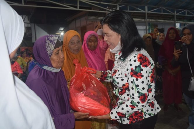 
 TP-PKK Bersama DWP Halbar Berikan Santunan Bagi Para Janda & Anak Yatim