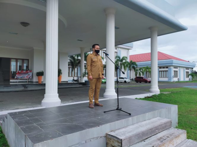 
 Sekda Haltim Ingatkan Kedispilinan ASN & Tenaga Honorer Pada Apel Perdana