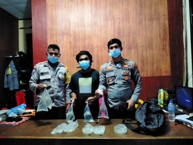 
 Danpos Pelabuhan Fery Bastiong Amankan Salah Satu Penumpang Yang Membawa Miras