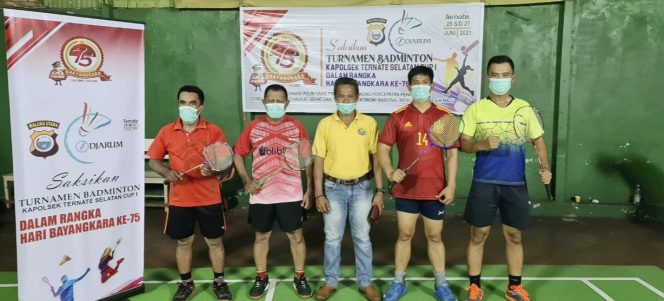 
 Menyambut HUT Bayangkara Ke-75, Turnamen Badminton Polsek Ternate Selatan Cup Akhirnya Ditutup