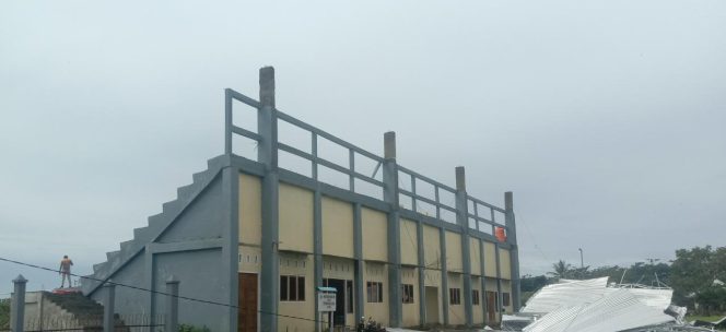 
 Atap Stadion “Karpet Merah” Kota Maba Ambruk, Kerugian Mencapai Rp 250 Juta