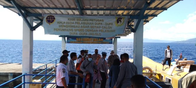 
 Petugas KPLP Pelabuhan Dufa-dufa Perketat Prokes