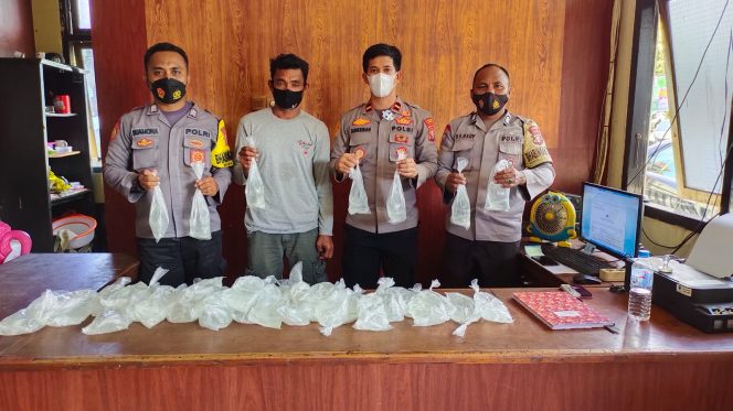 
 Danpos Pelabuhan Fery Bastiong Amankan 42 Kantok Pelastik Miras