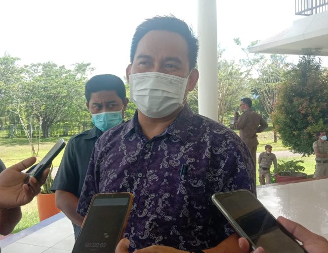 
 Pemda Haltim Masih Mempelajari SK Pemecatan Honda