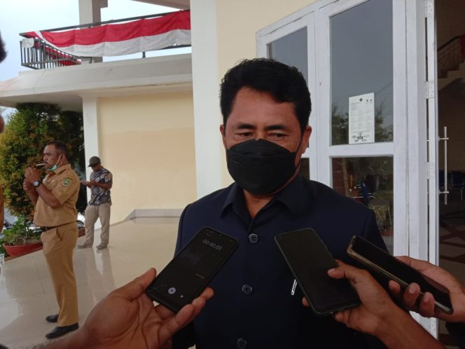 
 Alitrasi Jalan Sosolat-Lolasita, Bupati Haltim: Butuh Kajian