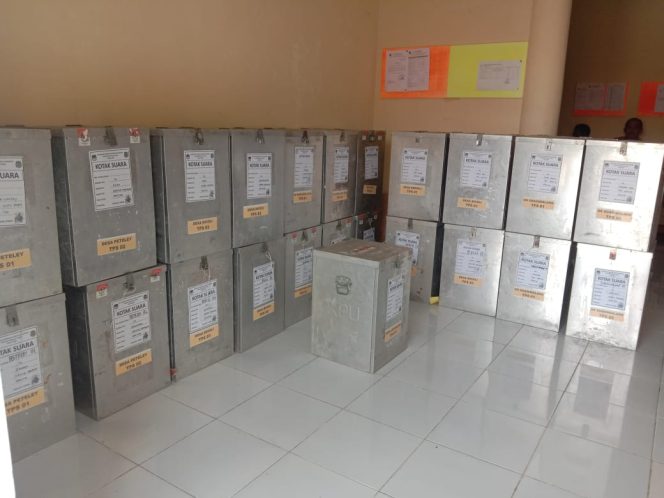 
 Pendistribusian Logistik Pilkades Serentak Haltim Dimulai