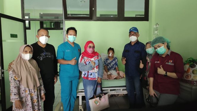 
 Bupati James Uang Berikan Dukungan Psikologis Bagi Adinda Yuyun