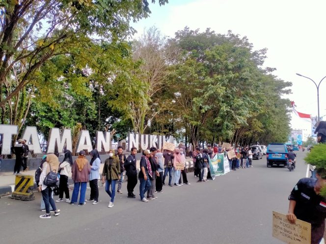 
 Mahasiswa Kehutanan Khairun Ternate Aksi Peringatan Hari Hutan Sedunia