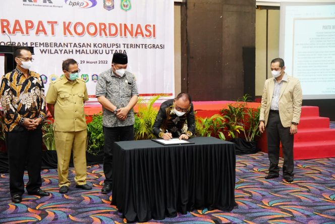 
 Hindari Praktek Korupsi, Bupati James Tandatangani Pakta Integritas