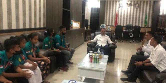 
 Sambut Atlet Karate Halbar, Bupati James Bakal Kembalikan Akomodasi Peserta