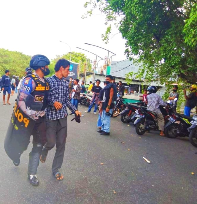 
 Ribuan Massa Aksi Tolak Kenaikan BBM, 6 Orang Diamankan