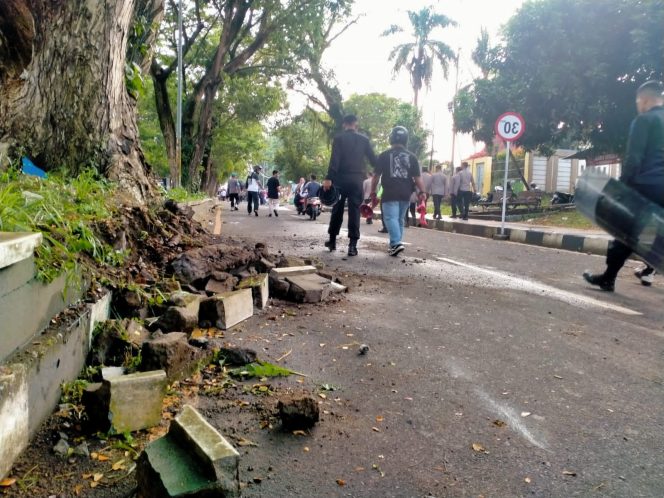 
 Usai Dipaksa Mundur, Terdapat Fasilitas Umum Yang Rusak