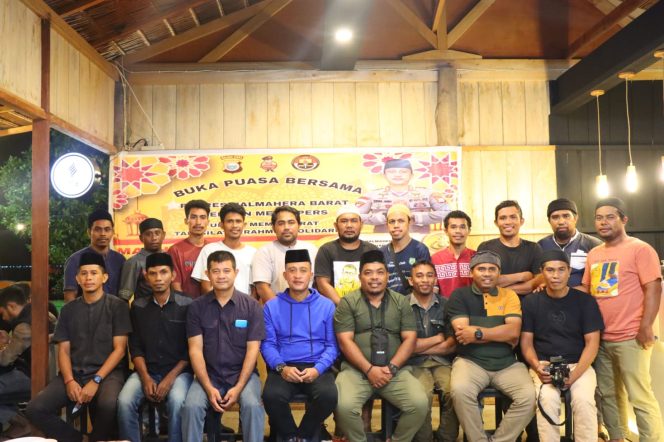 
 Jalin Silaturahmi, Polres Halbar Bukber Bersama Jurnalis