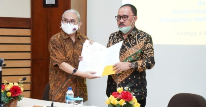 
 Bupati James Uang Menandatangani MoU Dengan Universitas Kristen Satya Wacana