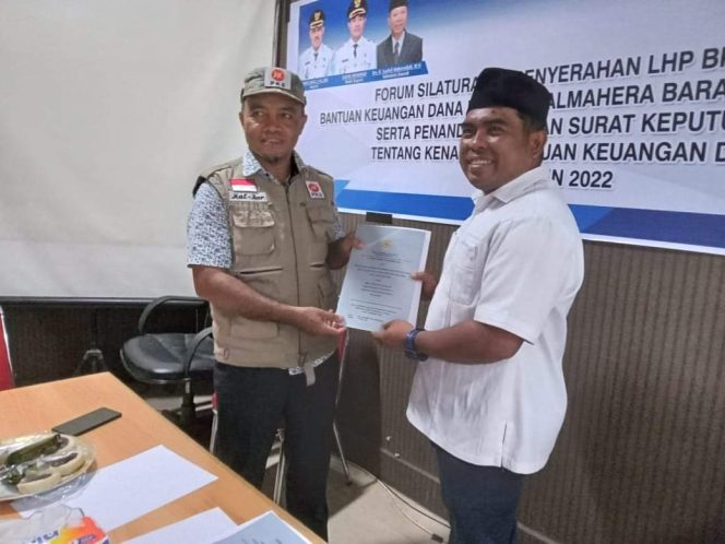 
 Kesbangpol Halbar Serahkan LHP sekaligus Permohonan Dana Bantuan Ke 9 Parpol
