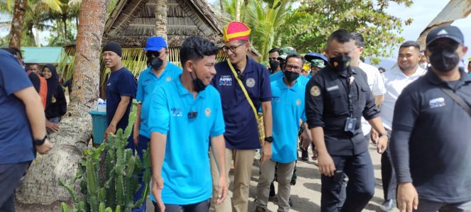 
 Kunjungi Pantai Lapasi, Kedatangan Sandiaga Uno Menjadi Bukti Konkret Mensejahterakan Masyarakat Desa