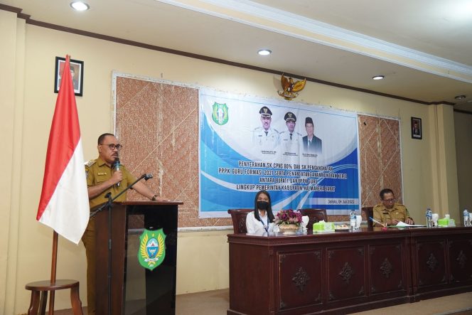 
 Bupati James Uang Serahkan SK ke 36 Cpns & 63 Pppk