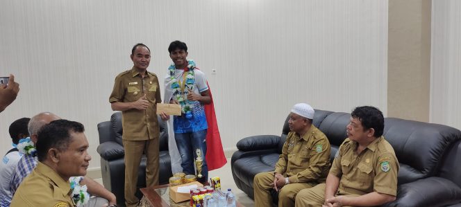 
 Raih Medali Emas di Kejurnas, Wakil Bupati Sambut Kedatangan Petinju Asal Halbar