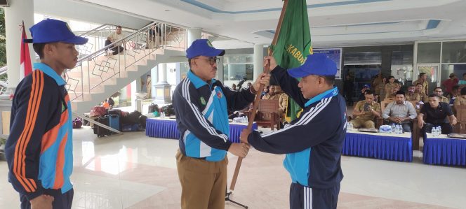 
 Bupati James Uang Melepaskan 214 Atlit Porprov Asal Halbar