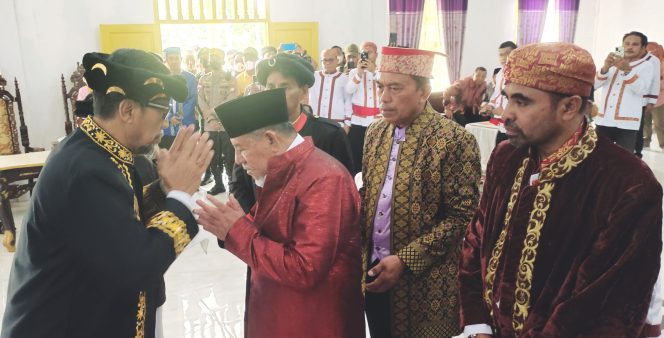 
 Sultan Jailolo Lantik 2 Pejabat Maluku Utara