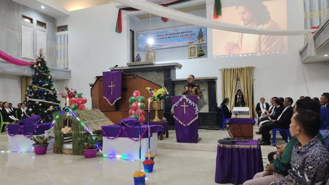 
 Bupati Halbar Rayakan Natal Pemda di Kecamatan Loloda