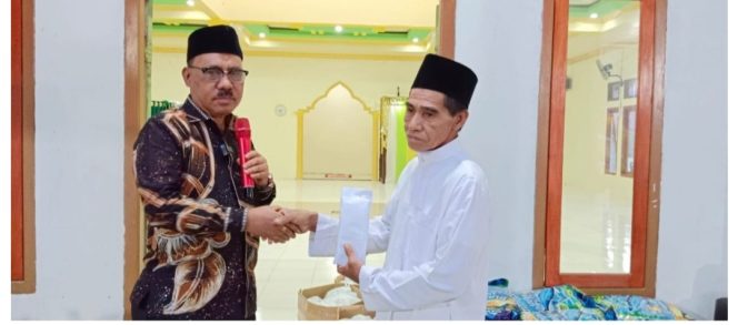 
 Bupati Halmahera Barat Berbagi Sembako