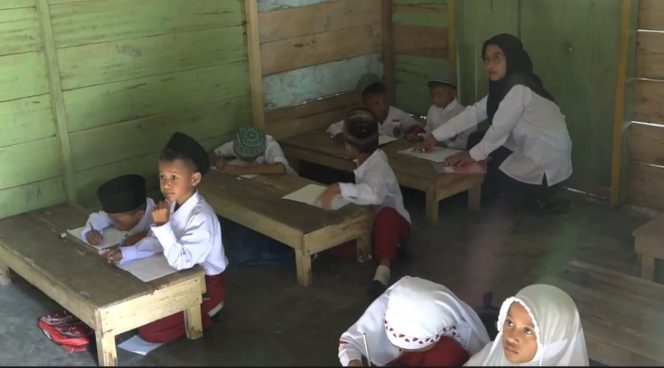 
 Siswa Madrasah Ibtidaiyah Alkairat Tak Dapat Perhatian Pemda Halbar