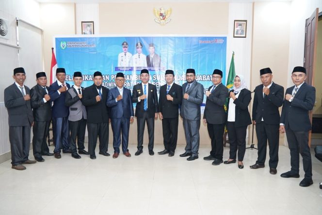 
 Bupati Lantik Faris Sebagai Kadis PUPR Halbar