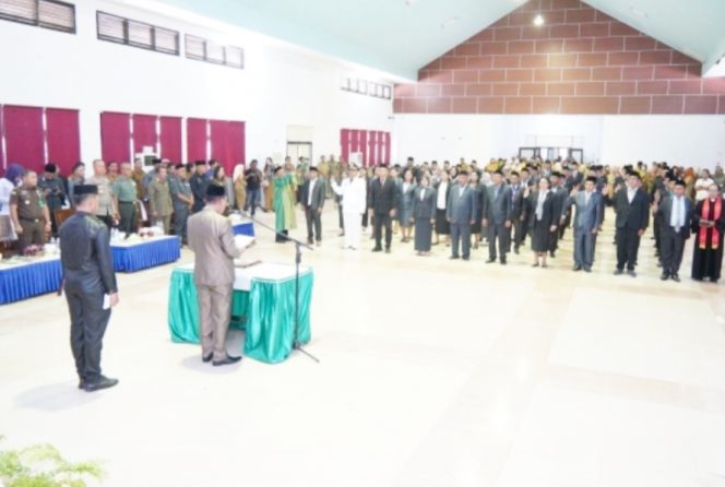 
 Bupati James Uang Melantik Sejumlah Pejabat Lingkungan Pemda Halbar