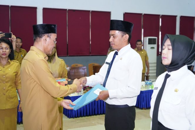 
 Wakil Bupati Halbar Melantik 187 P3K & 65 ASN