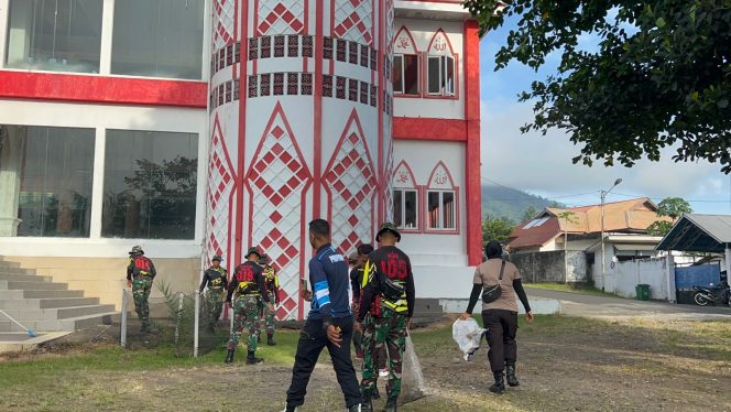 
 Sambut HUT TNI ke 78 Tahun, Yonif RK 732/Banau dan Masyarakat Gelar Kegiatan Karya Bhakti