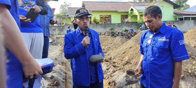 
 Bupati Halbar Meletakkan Batu Pertama Sekretariat DPC Partai Demokrat