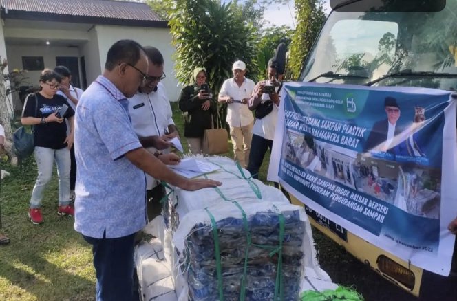 
 Bupati Halbar Mendukung Program Distribusi Sampah Plastik