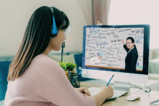 
 Kerjasama Diskominfo Halbar – BAKTI, Ratusan Siswa, Mahasiswa & Tenaga Pengajar Dapat Fasilitasi Belajar Online