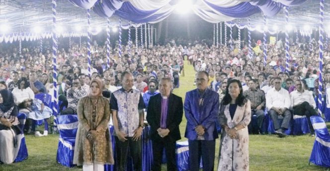 
 Bupati Halbar Mengajak Umat Kristen Rayakan Natal Penuh Kedamaian