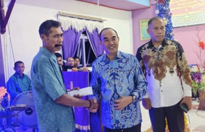 
 Wakil Bupati Berikan Spirit Bagi Masyarakat di Perayaan Natal