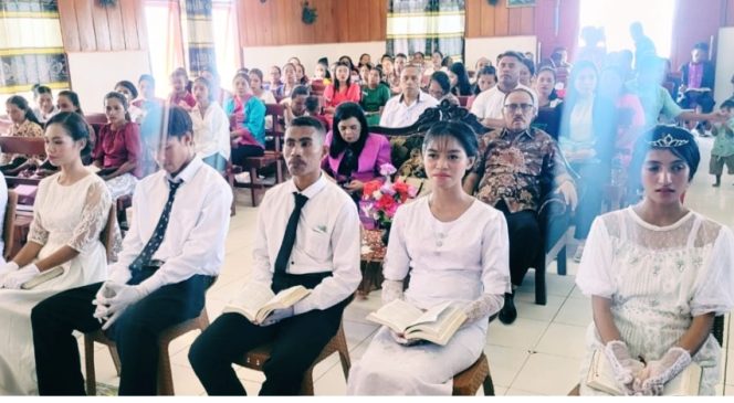 
 Bupati Halbar & Ibu PKK Hadiri Perayaan Natal di Desa Ulo