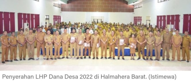 
 Bupati Halbar Menyerahkan LHP Keuangan Dana Desa