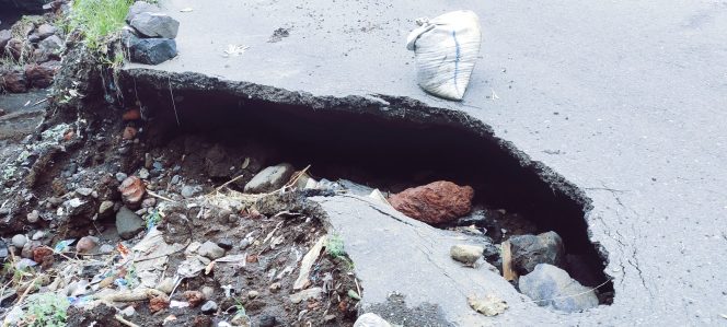 
 Masyarakat Terancam, Jalur Evakuasi Nyaris Terputus