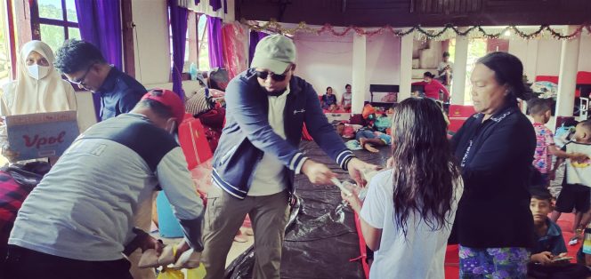 
 Terdampak Erupsi, Kesra Halbar Bagikan Bantuan Ke Warga